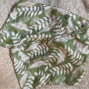 Green and white circular  scarf